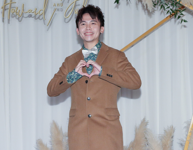 对表演者来说，是他在嘲笑自己的弱项与痛处，但对台下的观眾来说，大家所发出的笑声，也是在嘲笑台上的他者——那么，这跟「嘲他」真的有很大的差别吗？如果终究大家都嘲笑了某个人，那对我来说，无论嘲笑的对象是自己或他人，这个嘲笑的本质终究是不变的，那「自嘲」的「罪」，也许跟「嘲他」的「罪」相去不远。(图/卢祎祺摄 )