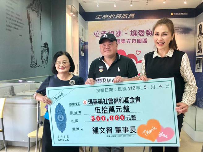 锺文智秉持父亲的训勉「赠人玫瑰，手留余香」，他说，只要有能力，就会为社会尽点心力。(戴志扬翻摄)