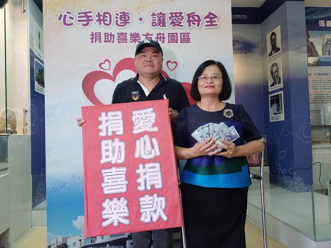 锺文智秉持父亲的训勉「赠人玫瑰，手留余香」，他说，只要有能力，就会为社会尽点心力。(戴志扬翻摄)