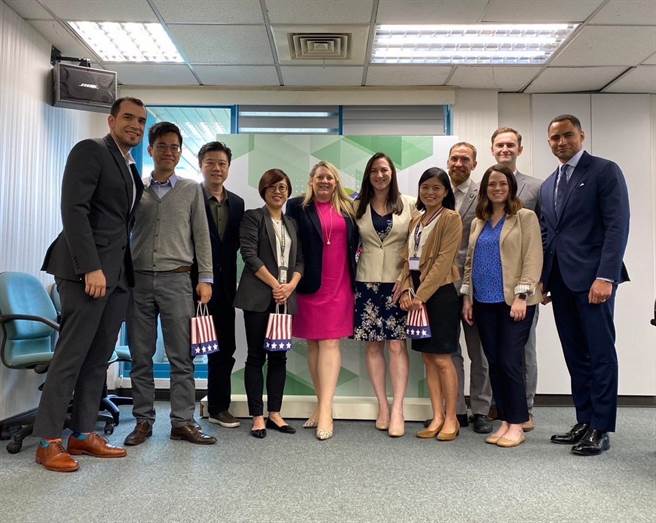 美国青年政治领袖协会（American Council of Young Political Leaders ACYPL）成员昨天拜访民进党中央。民进党提供