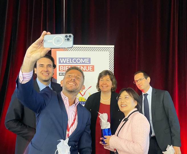 美国青年政治领袖协会（American Council of Young Political Leaders ACYPL）成员昨天拜访民进党中央。民进党提供