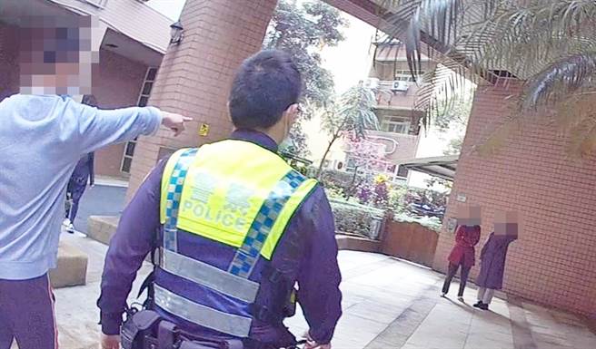 29岁余姓女子今年2月不满5名儿童在社区中庭游玩，炒到她休息，居然拿辣椒水对儿童喷洒，遭桃园地检署起诉。（读者提供）