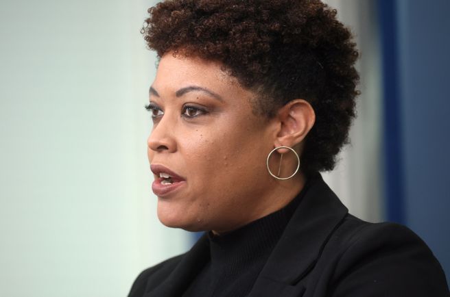 白宫管理及预算局局长杨恩（Shalanda Young）。（图／路透社）