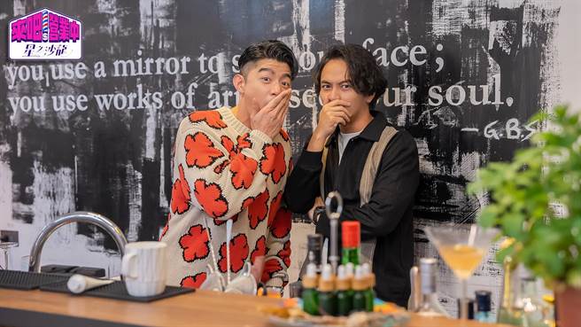 杨铭威与王柏杰在《来吧！营业中2》不忘恶搞修杰楷。（ TVBS提供）