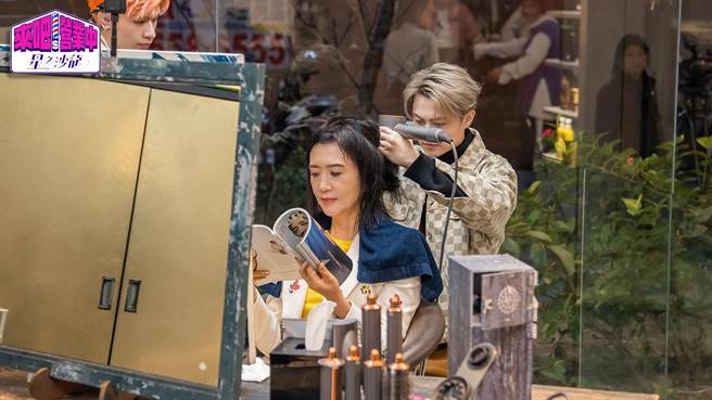 方念华对王子的美髮技术印象深刻。（TVBS提供）