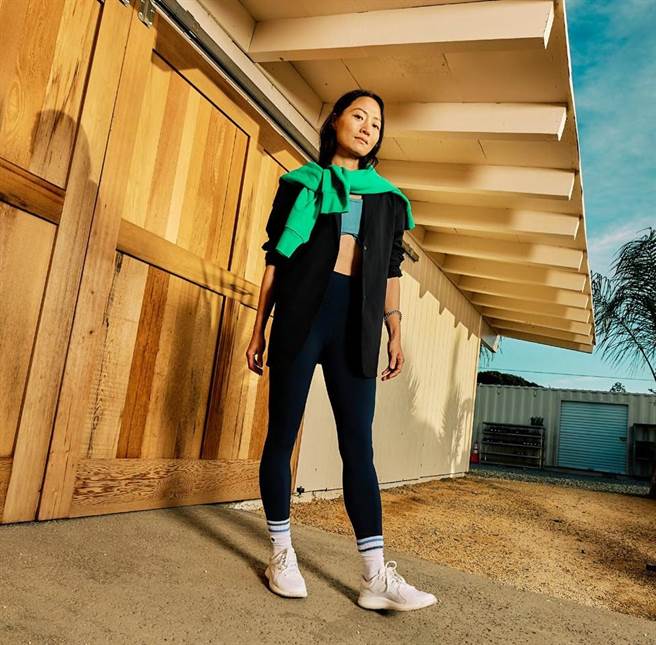 lululemon Align高腰贴身于伽裤 25 吋，以柔软材质给女性最温柔的包覆。（lululemon提供）