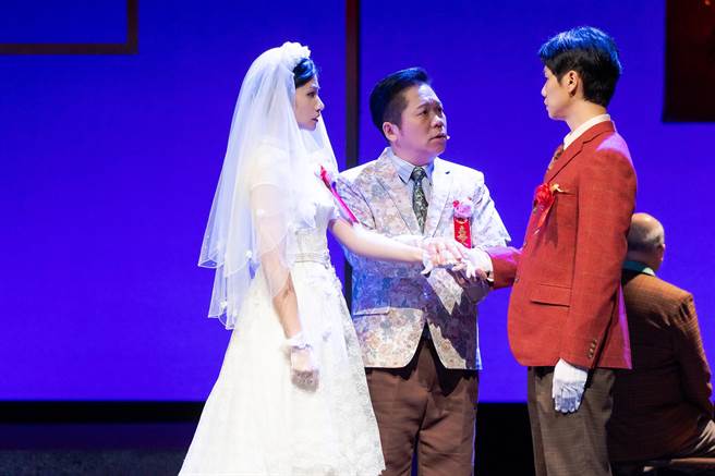 卜学亮参与果陀三十五周年经典剧作《淡水小镇》演出爱家父亲。（果陀剧场提供）