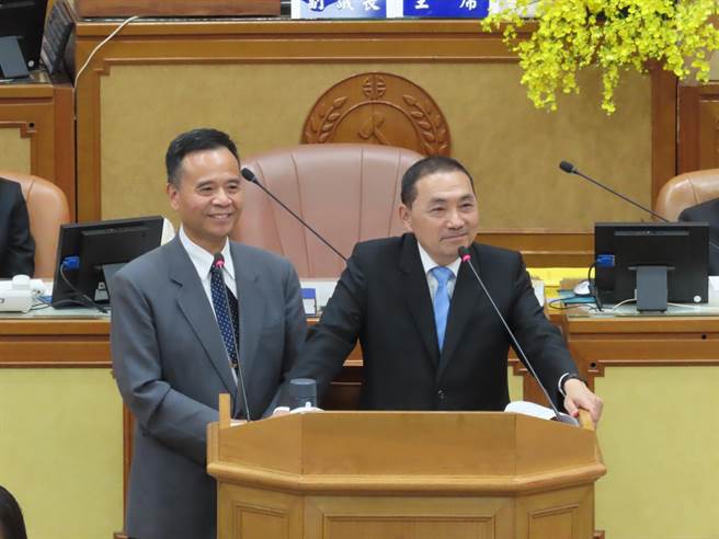 侯友宜表示，他的能源政策是保證不缺電。（葉德正攝）