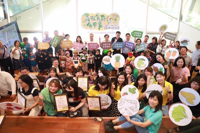 农业局于5月5日到14日在高雄市立图书馆总馆举办为期10天的高雄市食农教育成果展。(高雄市农业局提供)