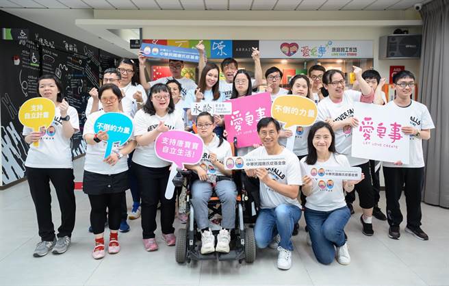 唐氏症基金会设立以烘焙手工饼乾为主的「爱不啰嗦」以及生产手工皂为主的「爱皂事」两个品牌。（唐氏症基金会提供／林良齐台北传真）