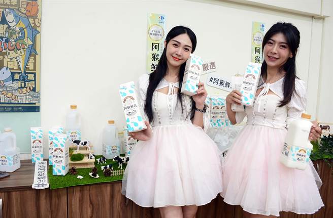 屏东在地品牌「阿猴鲜乳」，将以平价策略抢攻消费市场。（林和生摄）