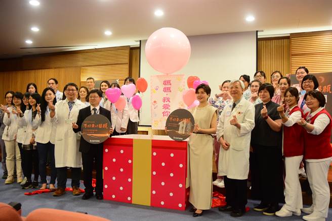 艺人于子育与门诺早疗团队呼吁各界携手支持「不放弃的医愿」助建计画。（王志伟摄）