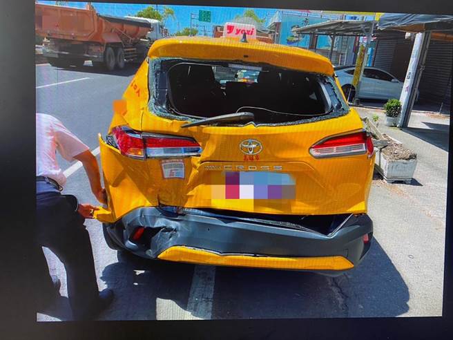 黄豪平车祸画面曝光，风向急转网讥「遇到三宝」。(警方提供)