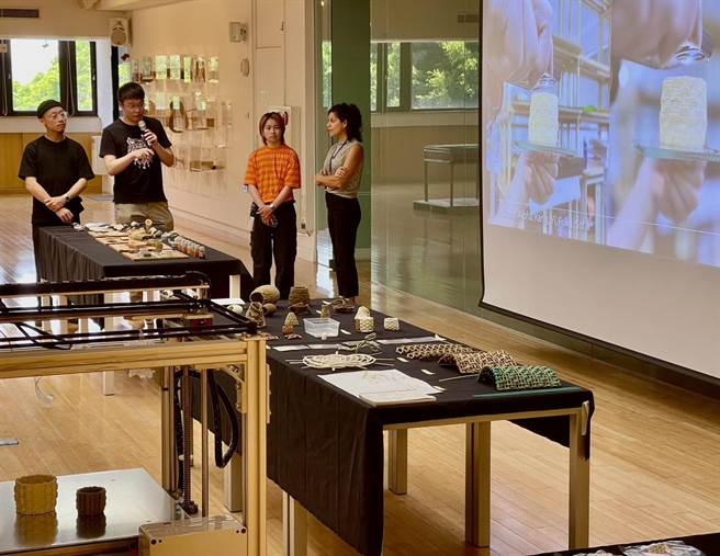 国际工作坊以虱目鱼鳞废料为主题，让台湾、日本、义大利团队进行跨国交流，5日举行成果发表。（杨静茹摄）