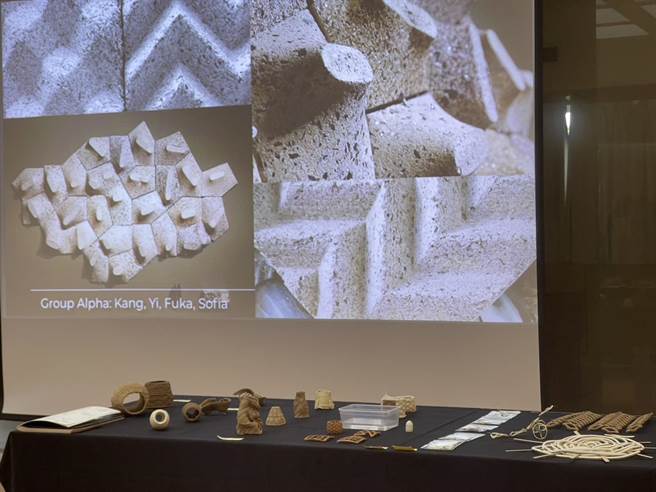 虱目鱼鳞研发的新兴工艺材料具透光性，国际工作坊成员尝试制作各种工艺品。（杨静茹摄）