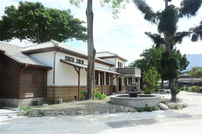 台铁局歷史建物旧花莲港铁道医院，修復工程期间曾遇到火灾影响工期，将于5月底完工。（王志伟摄）