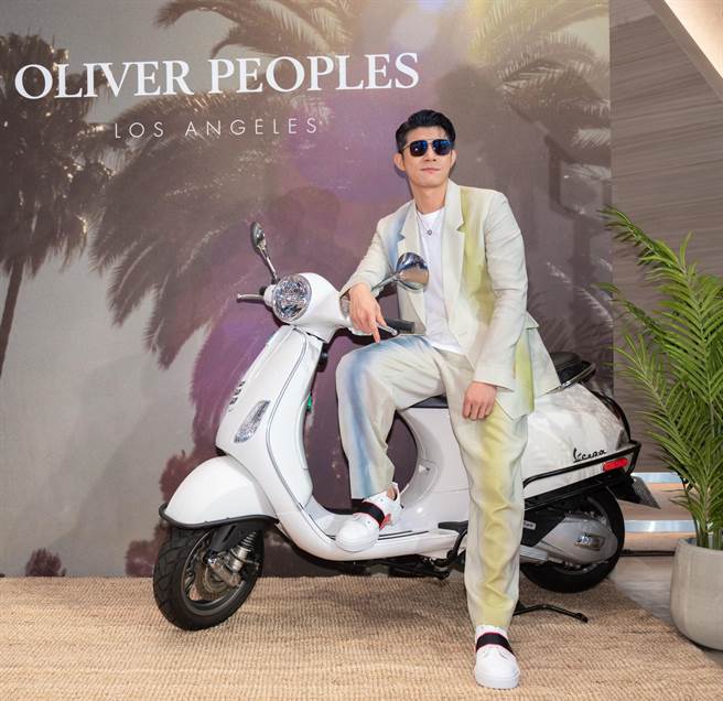 王柏杰热爱Oliver Peoples 出门总少不了它-雨霖铃_词牌名