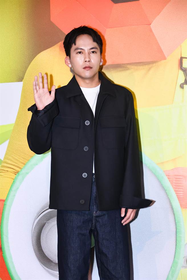 巫建和之前被拍到跟林奕岚搂抱，今表示自己单身中。（罗永铭摄）