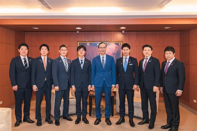 日本自由民主党青年局局长铃木宪和眾议员一行拜会国民党主席朱立伦。（国民党文传会提供）