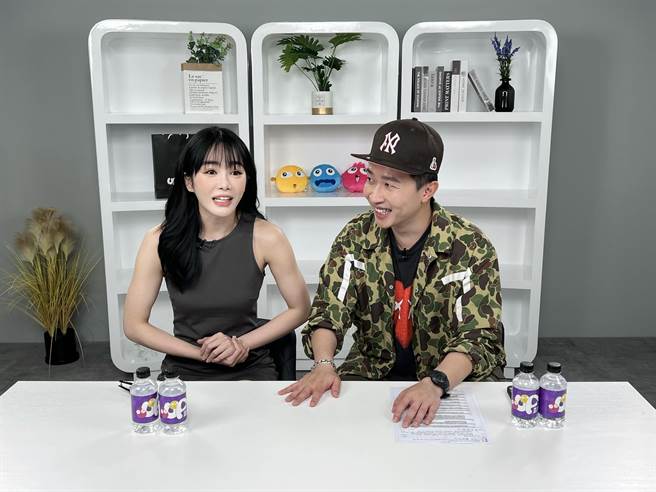 舒子晨（左）面对张立东拷问不畏惧。（Up直播提供）