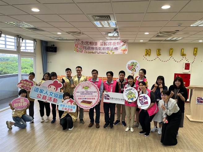 桃园市社会局携手中华道家人文协会，5日办理「心馨相印、温暖你我心」母亲节活动。（社会局提供／蔡明亘桃园传真）