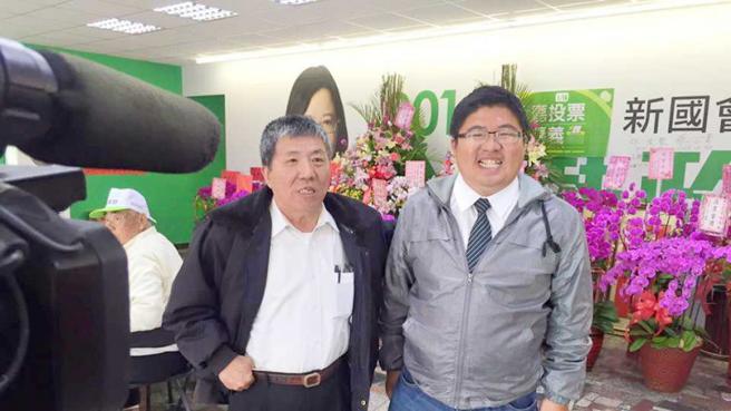 立委蔡易余指出，当年他的父亲蔡启芳有意参选嘉义县长，却因曾遭管训而「被干掉」，现在民进党修订「排黑条款」，让父亲终生无法参选，根本是「蔡启芳条款」。（图／翻摄自蔡易余脸书）