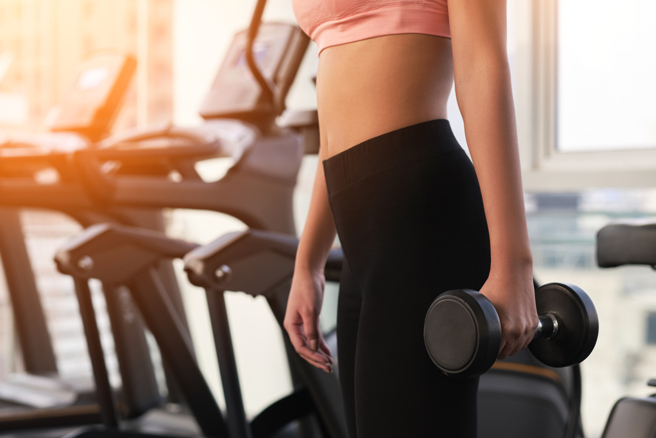 男网友对于女友运动「不穿内裤」感到疑惑，不过大多人都认为很正常。（示意图／Shutterstock）