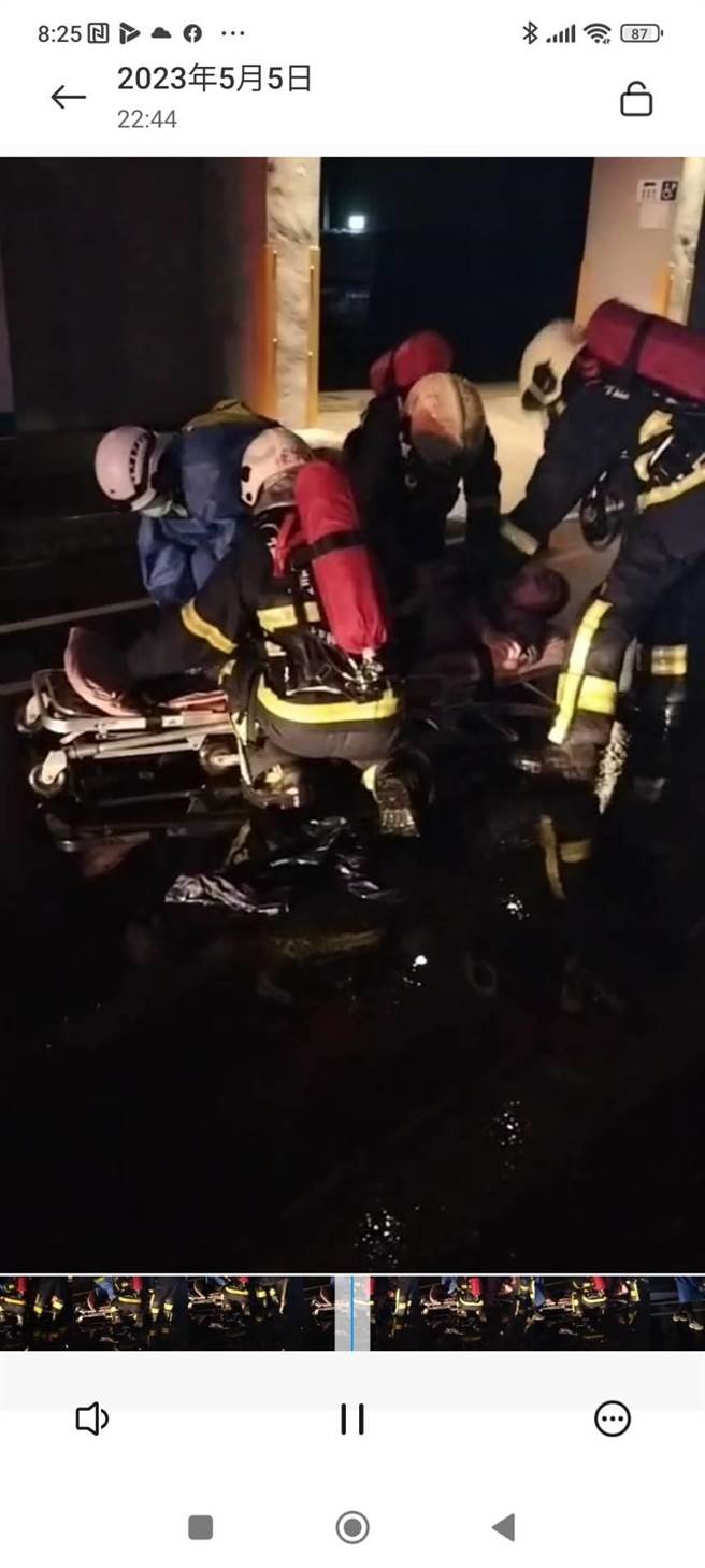 头份市恒谊化工公司5日晚间传出硫化氢外泄  1员工受伤，消防人员将伤者送医。（读者提供／谢明俊苗栗传真）