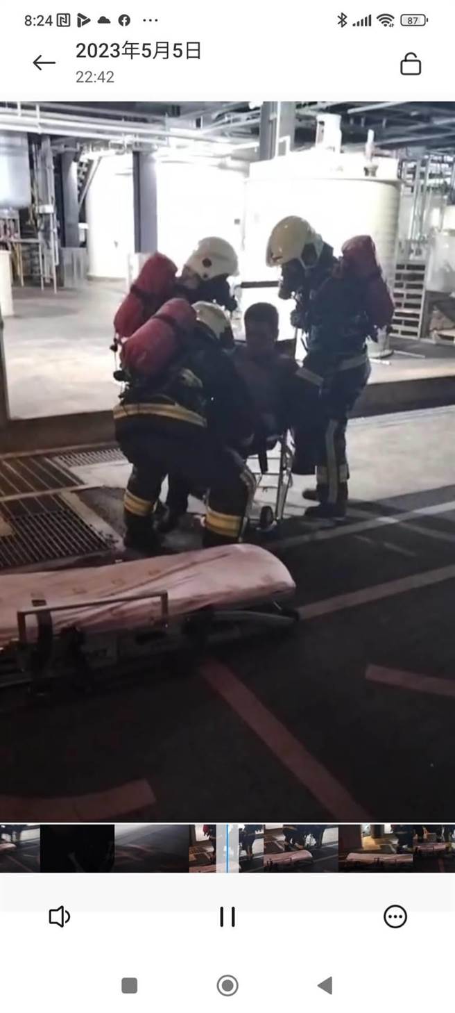 头份市恒谊化工公司5日晚间传出硫化氢外泄  1员工受伤，消防人员将员工送医。（读者提供／谢明俊苗栗传真）