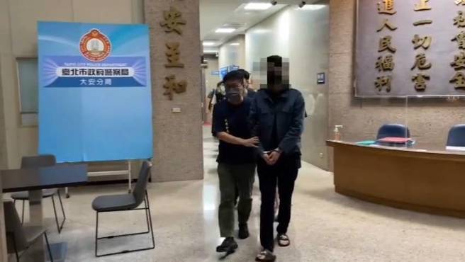 警方将文嫌等10人拘提到案，依组织、恐吓取财、伤害等罪嫌移送法办。（翻摄照片／林郁平台北传真）