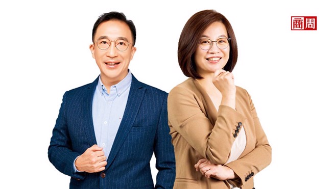 流量越来越贵的时代，两岸三地最佳品牌改造顾问汪志谦（左）与商周集团执行长郭奕伶（右）对谈，教你如何把握关键时刻影响消费者决策。(摄影・张家毓)