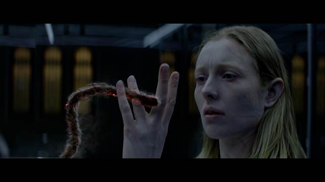 女学生萝拉被迫孕育与耶稣相同DNA的婴儿，好作为路西法的宿体（原创娱乐提供）