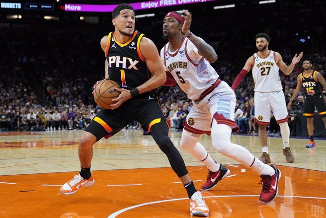 戴文布克今天轰下全场最高47分。(美联社)