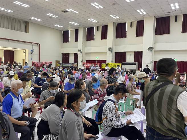 沿海6里里民大会，焦点仍是迁村议题。（洪靖宜摄）