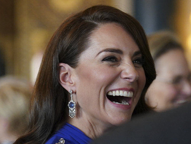 威尔斯王妃凯特5月5日晚在伦敦白金汉宫接待外国贵宾时，露出灿烂的笑容。（美联社）