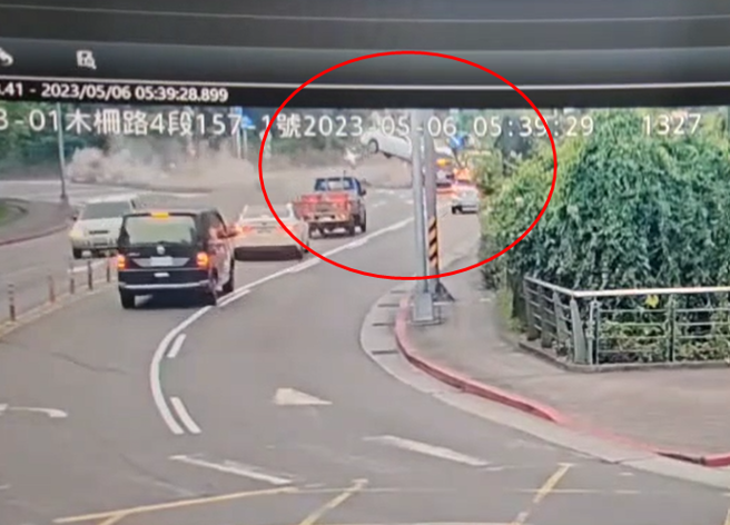 独家》北市26岁富二代开宾士狂飙，无辜驾驶惨死，抽血结果竟是「酒驾 」。(翻摄画面)