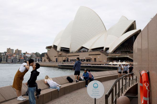 澳洲政府决定，英国国王查尔斯三世的加冕典礼时，雪梨歌剧院（Sydney Opera House）不点灯。（图／路透社）