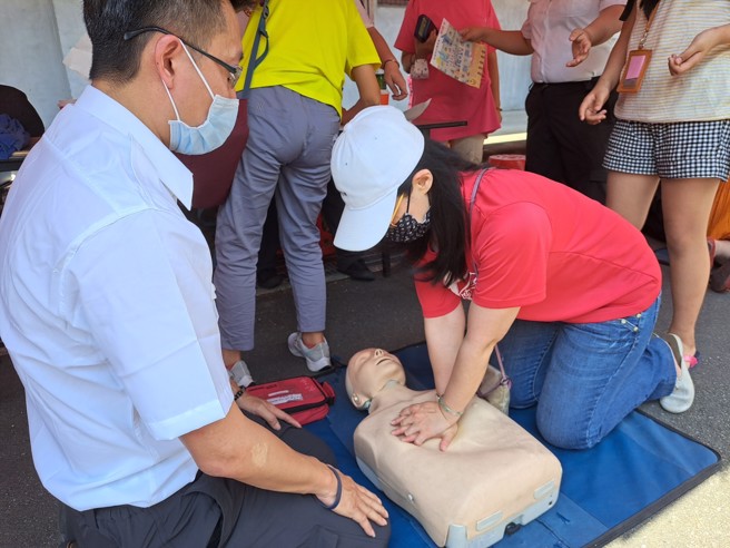 北市消防局在万华区糖廍文化园区宣导防灾。（图／北市消防局提供）