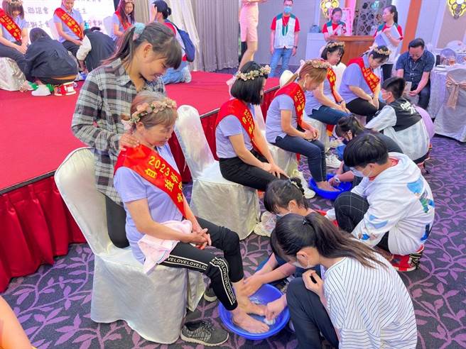 母亲节倒数，彰化家扶中心从全县1700多个服务个案中，遴选出10名年度自强母亲。（彰化家扶提供／吴建辉彰化传真）