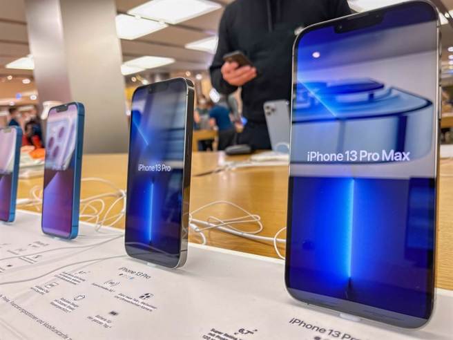 蘋果官方iPhone 13 Pro Max回收價，近期調漲2500元。（示意圖/達志影像/shutterstock）