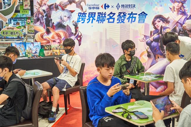 家乐福ＸGarena传说对决跨界联名，跨足年轻族群话题。（家乐福提供）