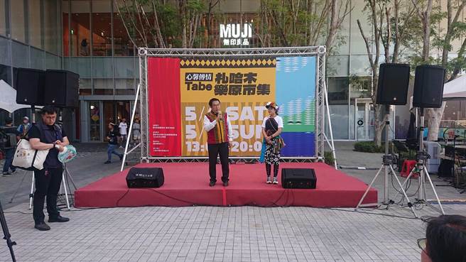 札哈木乐园市集在南纺购物中心广场登场，台南市长黄伟哲到场参加。（程炳璋摄）