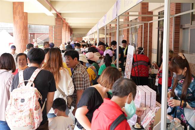 妈妈我挺你活动吸引大批人潮。（桃竹苗分署提供／蔡明亘桃园传真）