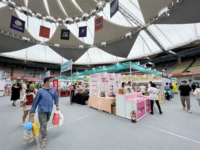 参展厂商也祭出各项优惠。(蔡依珍摄)