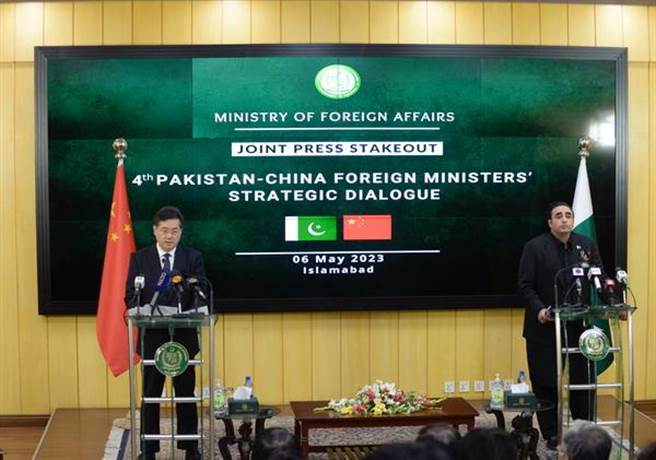 秦刚：中巴双方一致同意全面恢復两国各层级沟通和机制性磋商。（大陆外交部）