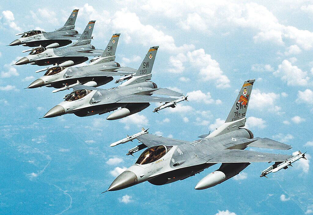 俄烏戰爭仍持續，美國近日終於同意提供烏克蘭包括F-16在內的更多精密武器。（圖／路透）