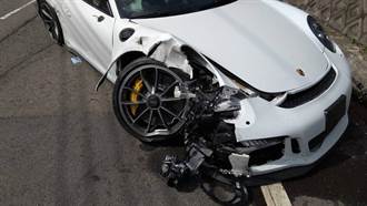 男駕近千萬保時捷GT3 轉彎車速過快自撞車頭毀