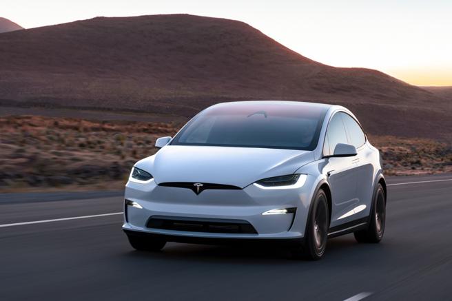 TESLA Model X自即日起至6月30日订购并完成交付，即享3年不限里程免费超级充电服务。（TESLA提供）