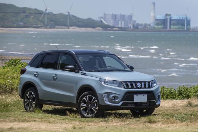 SUZUKI VITARA购车享60万30期零利率，领牌赠中油礼物卡1万元、不锈钢门槛饰板、运动版扰流尾翼。（陈大任摄）