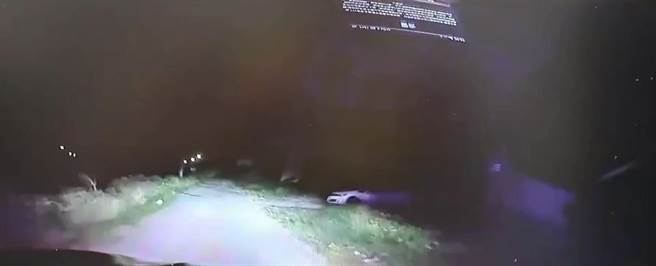 员警巡逻时，发现黄男停放在偏僻的路边。（民眾提供／李京升苗栗传真）